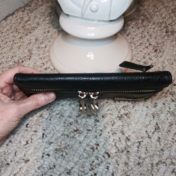 Kenneth Cole Reaction Black Snakeprint Faux Leather Wallet - Picture 3 of 14